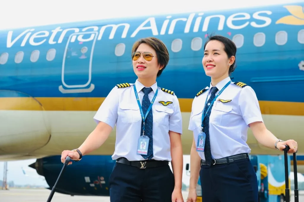 Mức lương phi công ở Việt Nam khá cao, đặc biệt là ở các hãng hàng không lớn như Vietnam Airlines và Vietjet Air. Mức lương có thể dao động từ vài chục triệu đến hàng trăm triệu đồng mỗi tháng, tùy thuộc vào kinh nghiệm, vị trí (cơ trưởng hay cơ phó) và hãng hàng không.