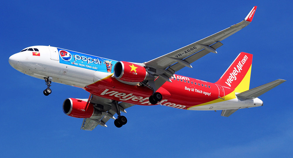 Máy bay Vietjet thường bay ở độ cao khoảng 10.000 đến 12.800 mét (tức là 33.000 đến 42.000 feet). Độ cao này được coi là lý tưởng để máy bay hoạt động hiệu quả, tiết kiệm nhiên liệu và tránh được thời tiết xấu.